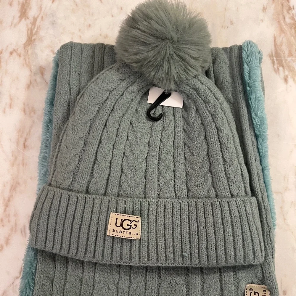 - UGG Sweather Weather Vintage Green Fleece pom pom hat infinity scarf set NWT - Picture 1 of 6